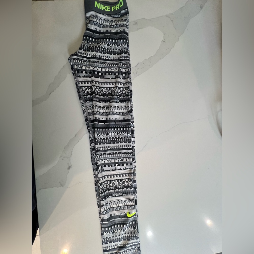 Nike women’s Black and White Patterned fleece lined Leggings